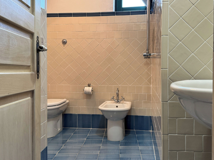 Bathroom 4, Stanze Don Gesualdo, Avellino