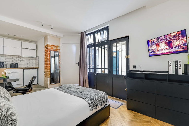 Room 5, Charming Studio 2P - Canal Saint Martin, Paris