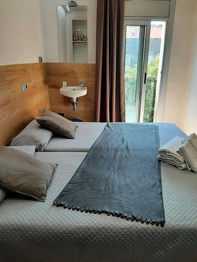 Bedroom 3, Pension San Ramon, Barcelona