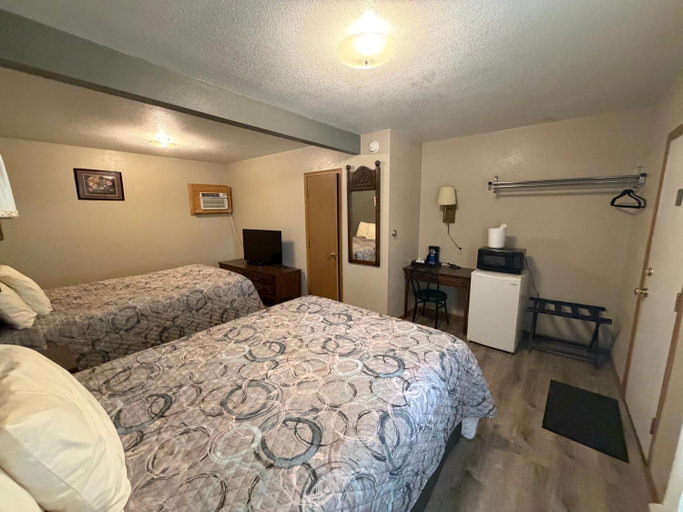 Bedroom, Sportsman Motel, Phillips