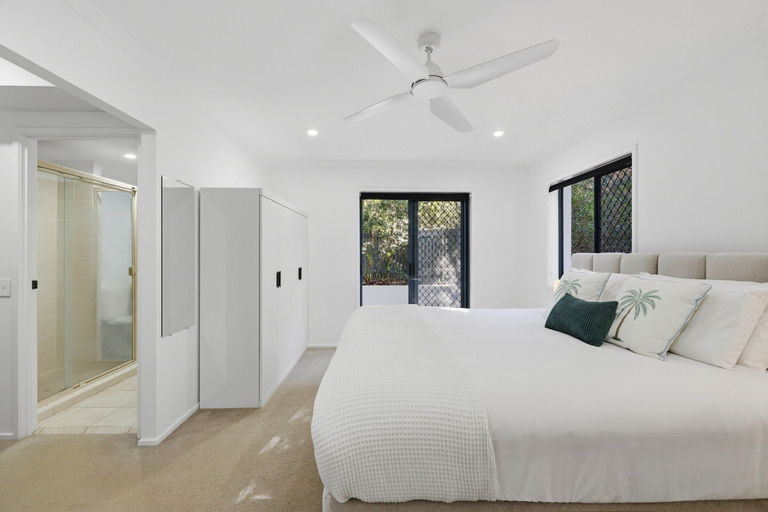 Room 4, Poolside 2-bed Apartment Near Coolangatta, Gold Coast