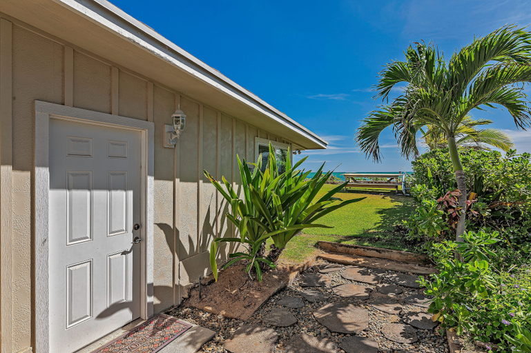 Exterior 2, Ocean-beach Front Family Dream Vacation Ewa Beach Home W/full Beach Access, Honolulu