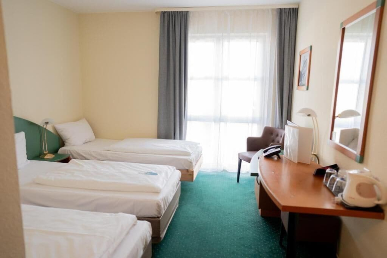 Bedroom 4, Highway Hotel Dasing – Augsburg, Aichach-Friedberg