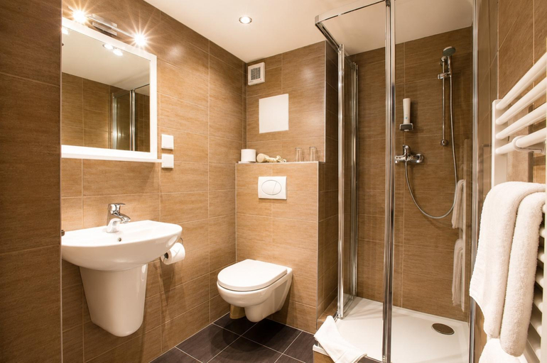 Bathroom 4, Burghotel Nurnberg, Nürnberg