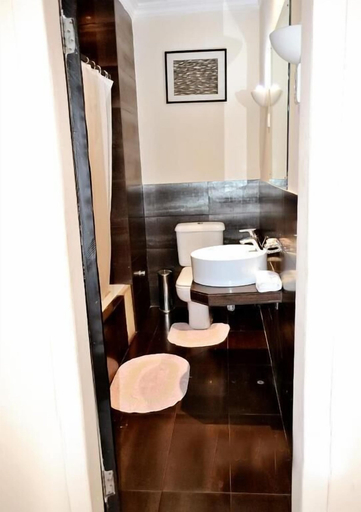 Bathroom 5, The Aknac Hotel, Tema