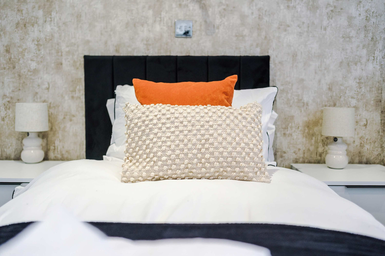 Room 3, 3 Bedroom Town House - Etihad Stadium - Free Parking, Manchester