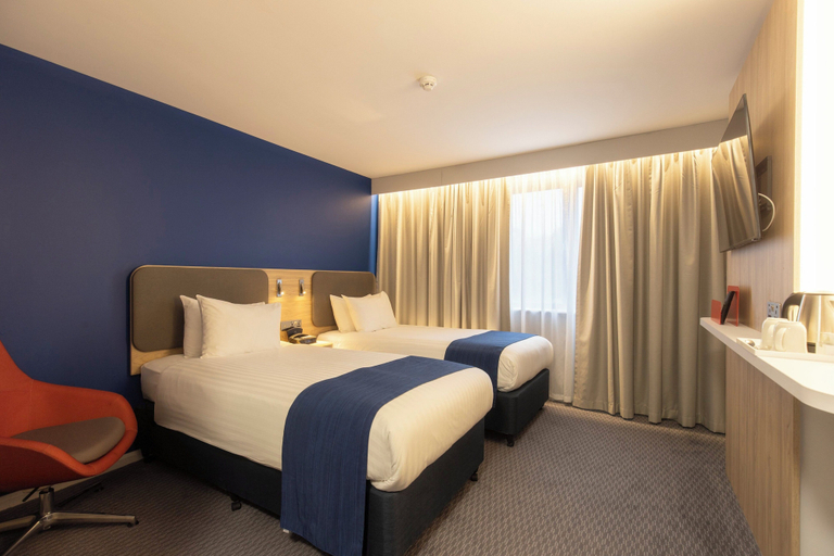 Bedroom 5, Holiday Inn Express POOLE by IHG, Poole