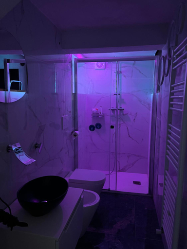 Bathroom 2, Interstellar, L'Aquila