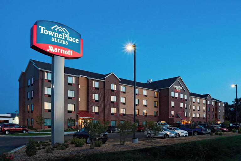 Exterior & Views 2, TownePlace Suites Dodge City, Ford