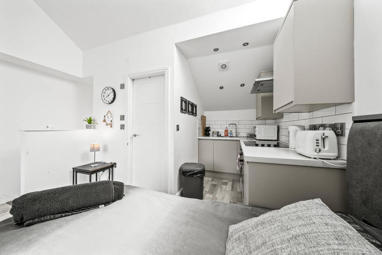 Others 4, 10min to City - FREE Parking - Private Studio - Contractor Friendly, Manchester