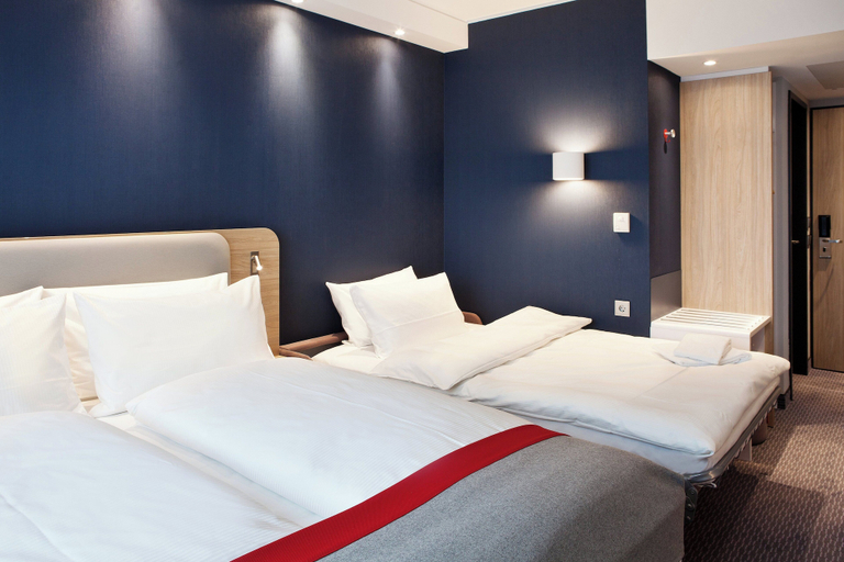 Bedroom 5, Holiday Inn Express TRIER, Trier