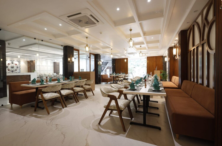 Dining 2, Sterling Regalia Agra, Agra