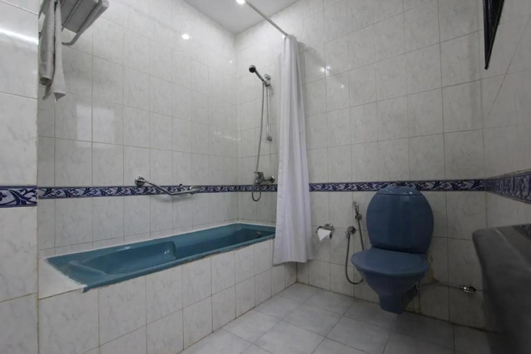 Bathroom, 8fold-Pinecrest by LaRiSa, Bhimtal, Nainital
