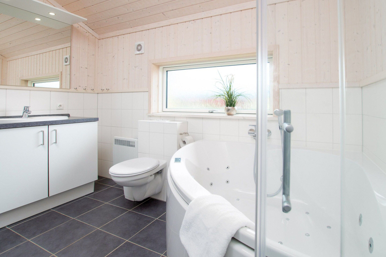 Bathroom 5, Coastal Comfort Stay fur 8 Personen, Ostholstein