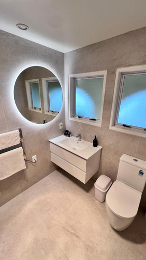 Bathroom 3, Captains Quarters Motor Inn, Waipa