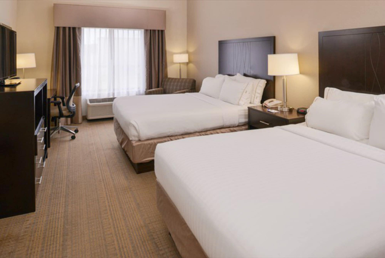Bedroom 4, Holiday Inn Express & Suites SIKESTON by IHG, New Madrid