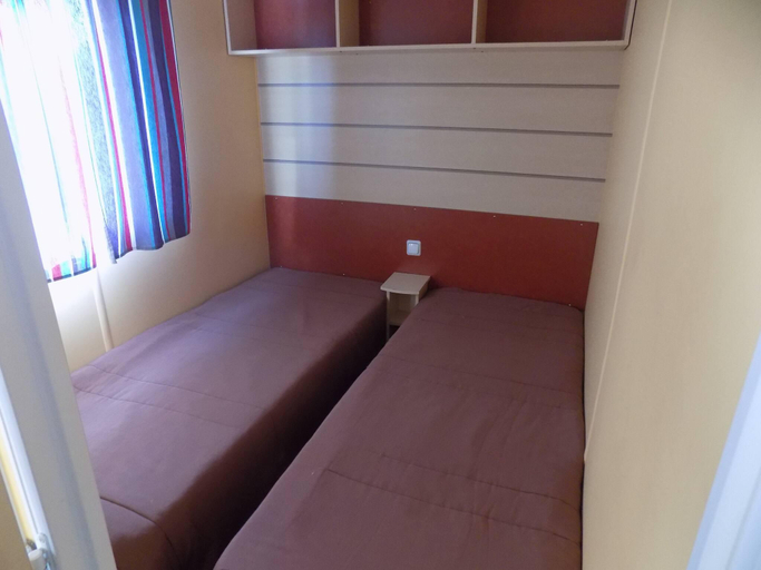 Bedroom 2, Natur Camping Bungalow T1, Alcobaça
