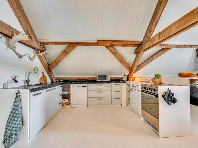 Private kitchen 3, Cozy Stay With Recreation Room, Wijk bij Duurstede