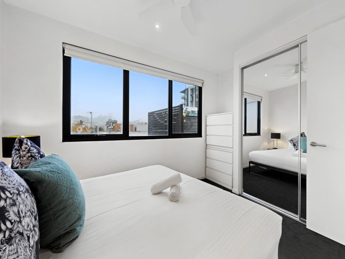 Bedroom 3, City-View 1-Bed Apartment Near Central Park, Melbourne