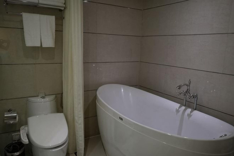 Bathroom 4, 1881 Peninsula Hotel, Wuxi