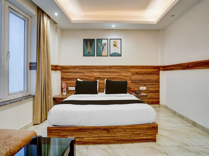 Room 4, Suite The Amro, Reasi