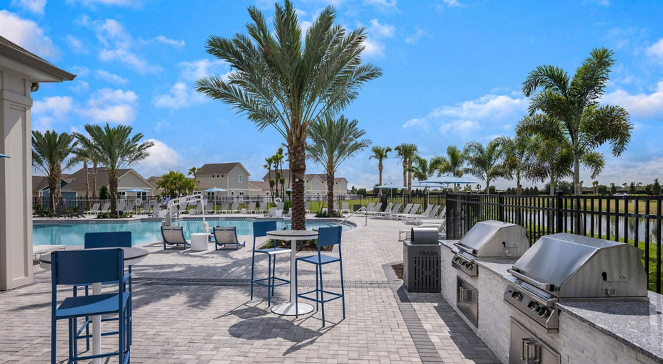 BBQ/picnic area, Landing Beautiful 2bd, Gym, Manatee