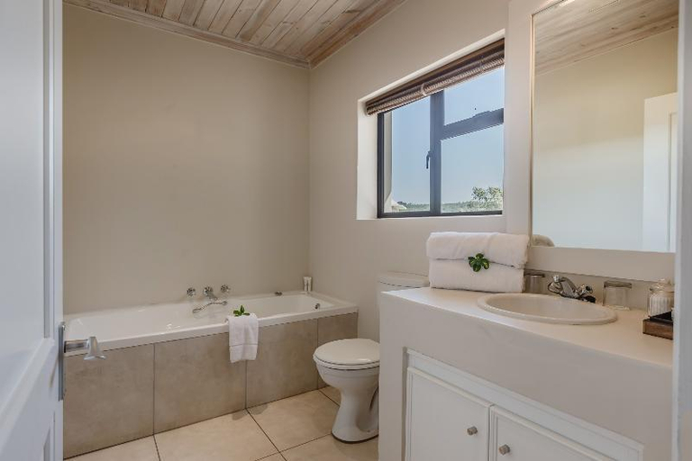 Bathroom 4, Cottage Pie Guest House, Eden