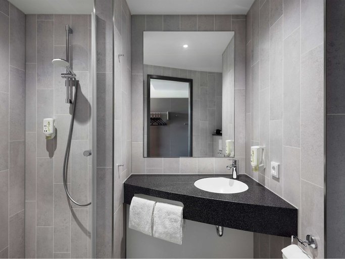 Bathroom 5, B&B HOTEL Emmerich, Kleve