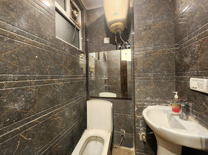 Bathroom 3, Oly Hotel Ruhaan Near New Delhi Railway, Delhi