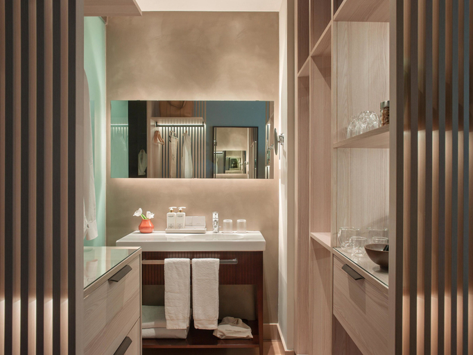 Bathroom 5, Grand Hotel Central, Barcelona