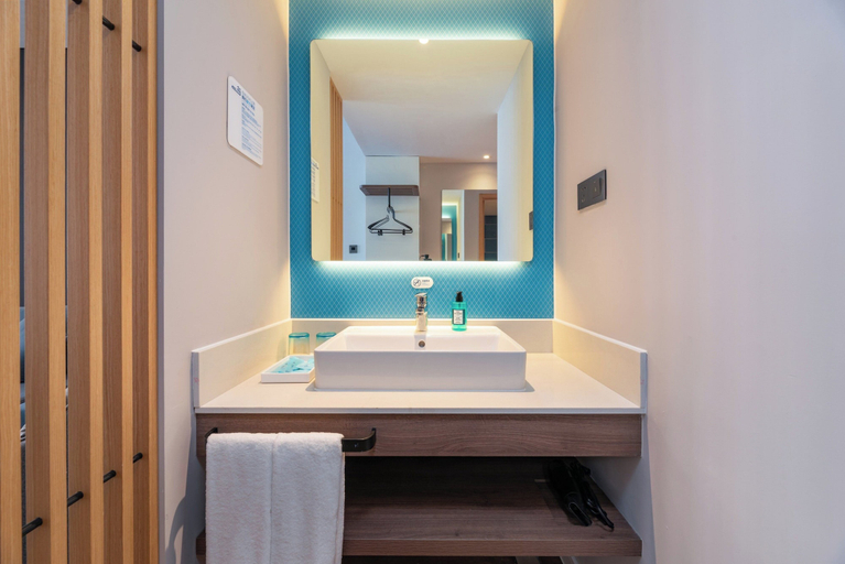 Bathroom 4, Holiday Inn Express DONGYANG HENGDIAN by IHG, Jinhua