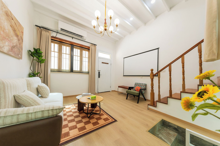 Living area 2, Tonight Homestay West Nanjing Road Shanghai Maoming Building, Shanghai