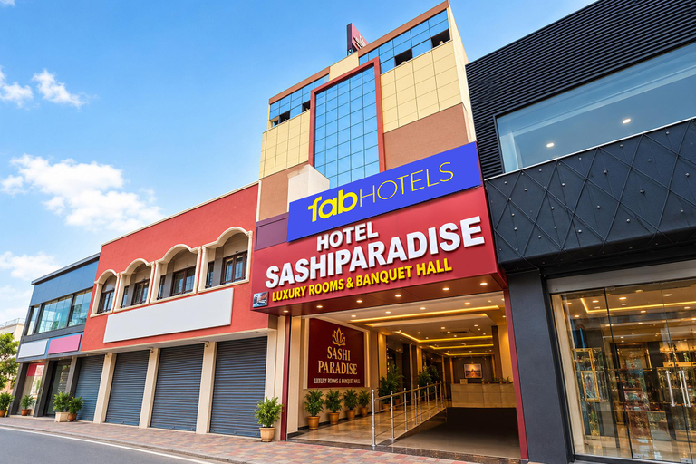 Entrance 5, Fabhotel Sashi Paradise, Krishna