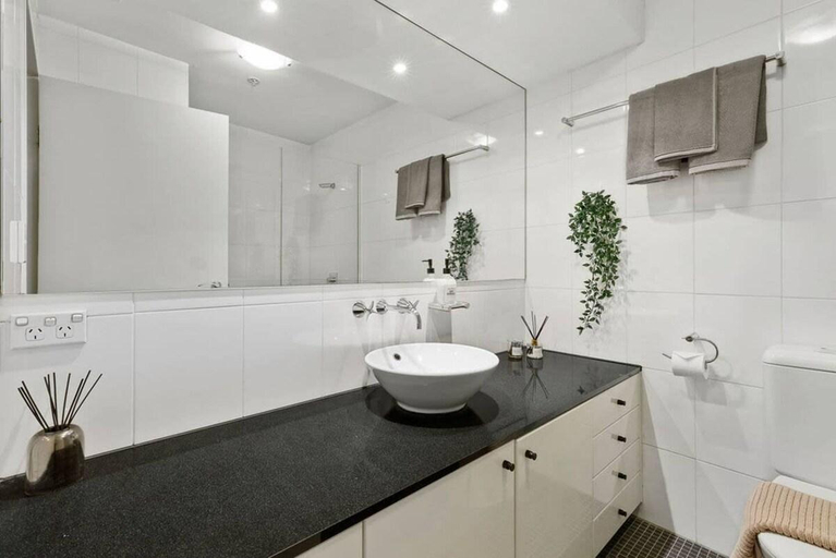 Bathroom, A Modern & Stylish Studio Next to Darling Harbour, Sydney