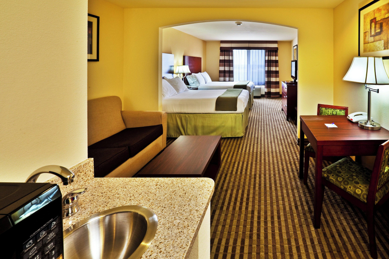 Bedroom 4, Holiday Inn Express & Suites PERRY by IHG, Noble