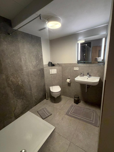 Bathroom 3, Landhof Angstl - Hochwertig Wohnen mit Geschichte, Rosenheim