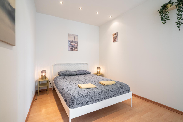Bedroom 2, Lively City Getaway for 10 Near Meir, Antwerpen