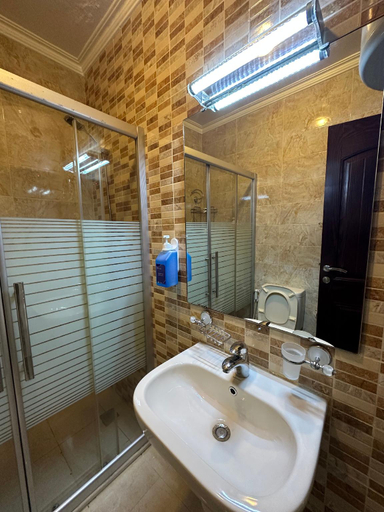Bathroom 5, al-burj apart 7th circle, Amman