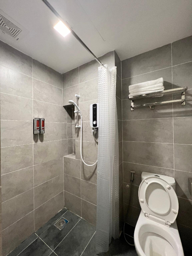 Bathroom 4, ROXY SEMATAN BEACH TOWNHOUSE DELUXE 8, Lundu