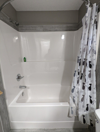Bathroom 3, Riverside Motel & Suites, Division No. 1