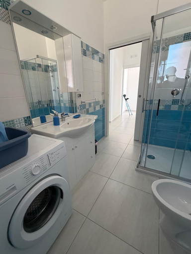 Bathroom 3, Casa Iris, Salerno