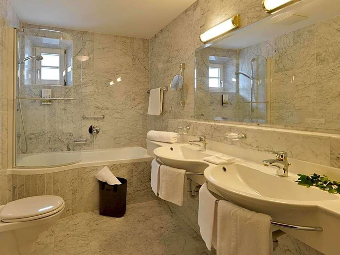 Bathroom, Alpenhotel Kramerwirt & Altes Forsthaus - Kramerwi, Schwaz