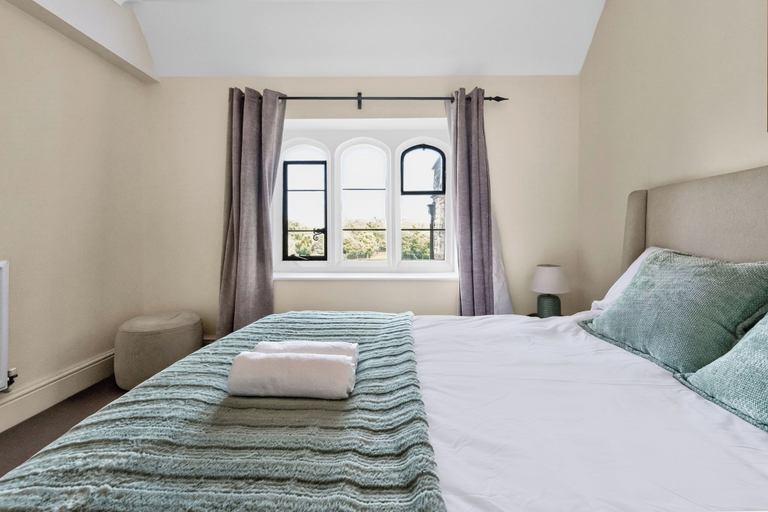 Room 4, Elegant Castle apartment in Wimbledon, London