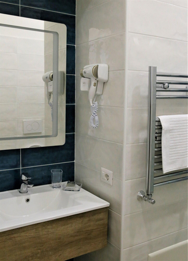 Bathroom 5, Porta San Gennaro, Napoli