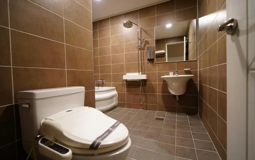 Bathroom 3, Mokpo Utopia Family Hotel, Muan