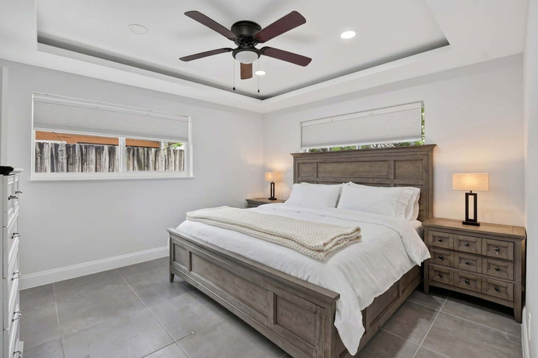 Room 5, Coveside Hideaway 6 - Coastal Haven, Broward