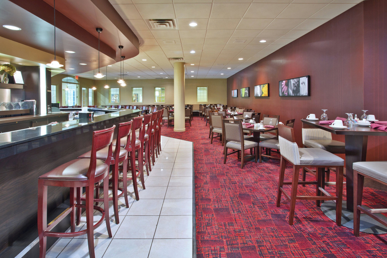 Food & Drinks 5, Holiday Inn Manitowoc by IHG, Manitowoc