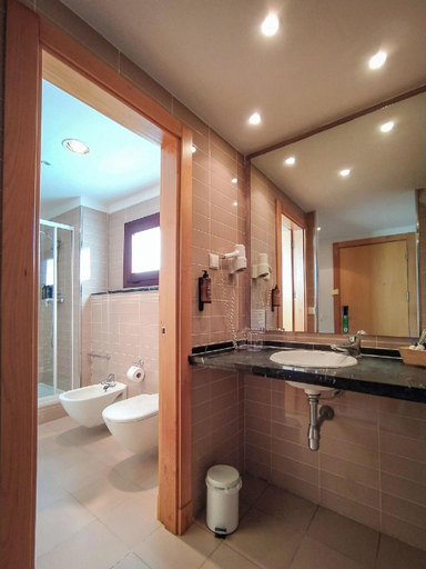 Bathroom 5, Ohtels Campo De Gibraltar, Cádiz