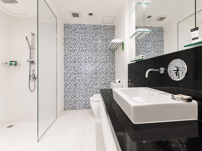 Bathroom 5, Oakwood Residence Sukhumvit 24 Bangkok, Khlong Toey