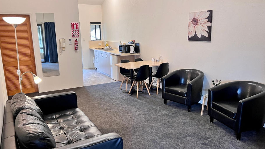 Others 5, Captains Quarters Motor Inn, Waipa